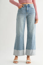 Load image into Gallery viewer, Onyx Two Toned Hem Wide Leg Jeans - Light Denim (DP884)