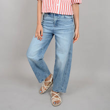 Load image into Gallery viewer, Barni Barrel Jeans - Light Wash