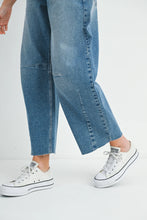 Load image into Gallery viewer, Seamed Barrel Jeans - Med Denim