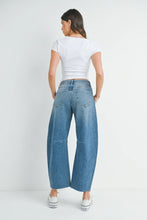 Load image into Gallery viewer, Seamed Barrel Jeans - Med Denim