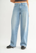 Load image into Gallery viewer, Low Slung Vintage Straight Jeans - Light Denim
