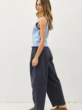 Load image into Gallery viewer, Contrast Trim Vest
