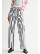 Load image into Gallery viewer, Ellie HR Vintage Straight Jeans
