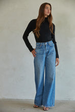 Load image into Gallery viewer, Mercer Sweater - Black
