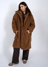Load image into Gallery viewer, Mila Long Sherpa Coat- Caramel - Black
