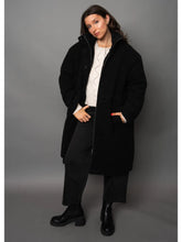 Load image into Gallery viewer, Mila Long Sherpa Coat- Caramel - Black
