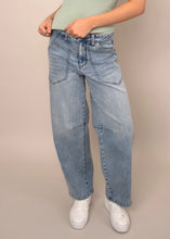 Load image into Gallery viewer, Milla Stretch Barrel Jeans - Light Wash (Style: 43W036SO)
