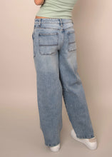 Load image into Gallery viewer, Milla Stretch Barrel Jeans - Light Wash (Style: 43W036SO)

