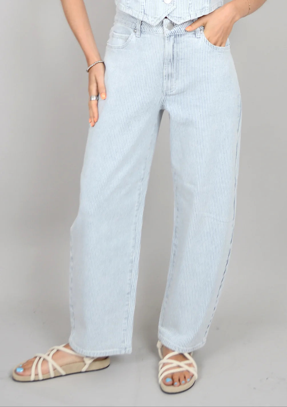 Sammi Barrel Jeans - Light Wash