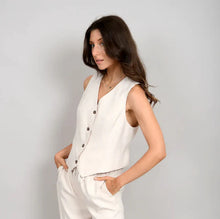 Load image into Gallery viewer, Strada Vest - Sandstone
