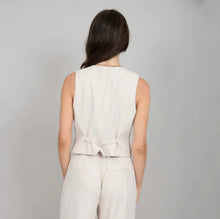 Load image into Gallery viewer, Strada Vest - Sandstone

