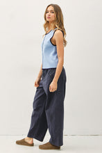 Load image into Gallery viewer, Contrast Trim Vest
