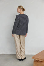 Load image into Gallery viewer, Tate Top - Cream/Blk - Navy/White
