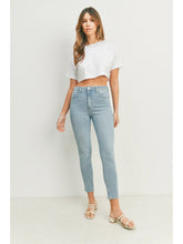 Load image into Gallery viewer, Vintage Skinny Jeans - Light Wash

