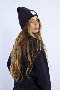 Rib Cuffed Knit Beanie

Lili Sidonio brand patch

Orange or Navy