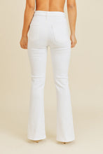 Load image into Gallery viewer, HR Front Slit Flare Jeans Optic White
