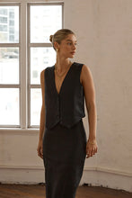 Load image into Gallery viewer, Cropped Vest - Black

