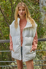 Load image into Gallery viewer, Summit Slope Puffer Vest Dusty  Snow White
